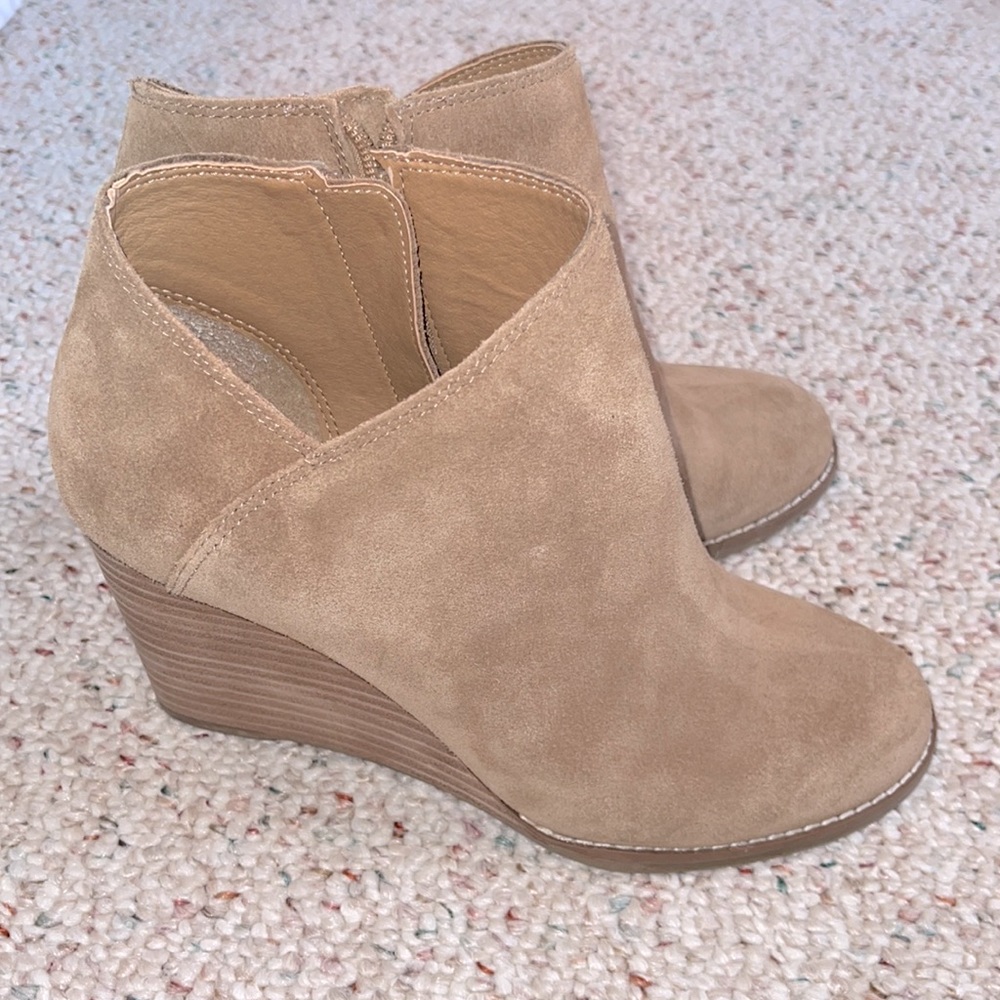 Lucky brand tan booties sz:7